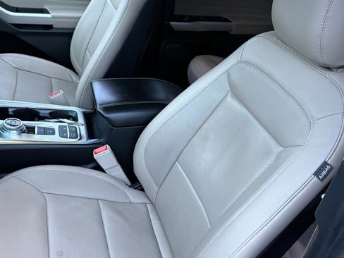 Used 2020 Ford Explorer Limited image 33