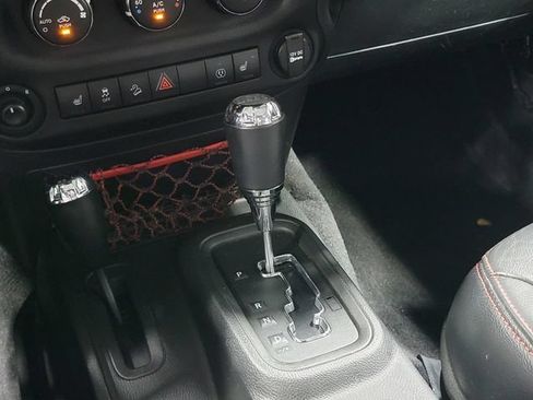 Used 2017 Jeep Wrangler Unlimited Rubicon AWD/4WD image 23