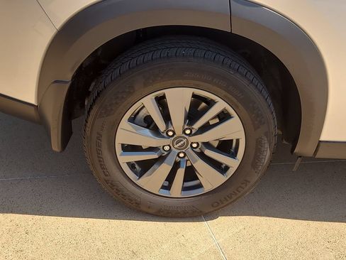 Certified 2024 Nissan Pathfinder SV FWD image 6