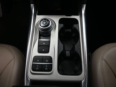 Used 2023 Ford Explorer XLT w/ Equipment Group 202A RWD image 9