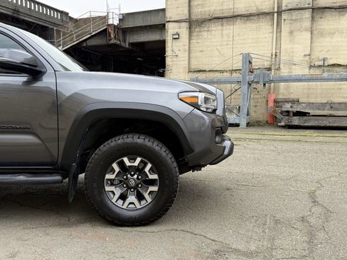 Used 2020 Toyota Tacoma TRD Off-Road w/ Blackout Package image 22
