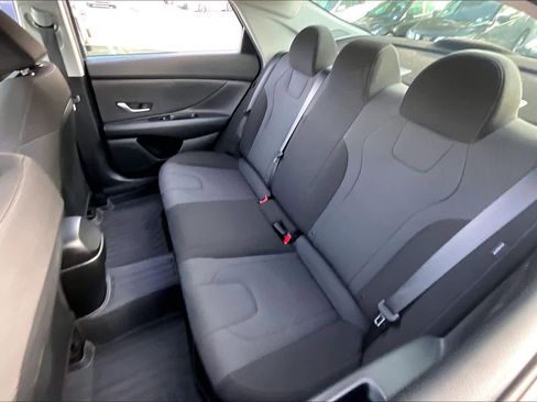 Used 2024 Hyundai Elantra SE image 27