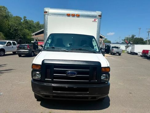Used 2009 Ford E-350 and Econoline 350 Super Duty RWD image 2