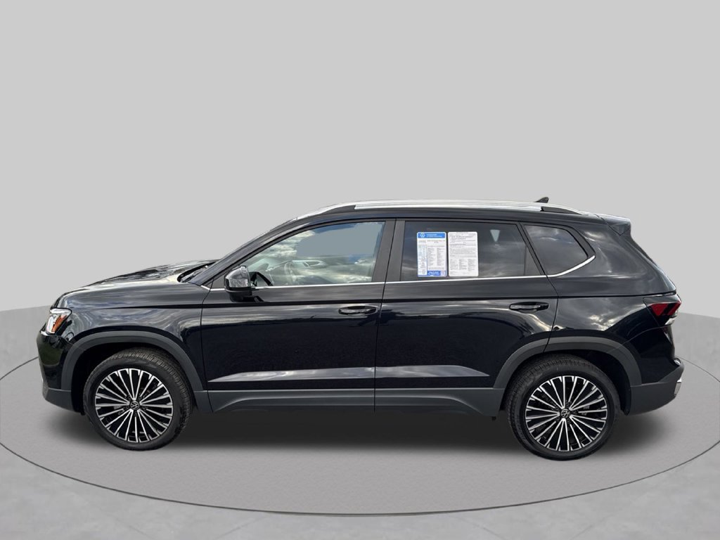 Certified 2025 Volkswagen Taos SE w/ Panoramic Sunroof Package FWD image 4