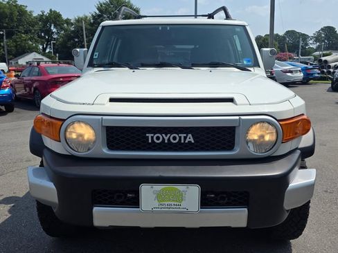 Used 2011 Toyota FJ Cruiser 4WD w/ Upgrade Pkg image 2