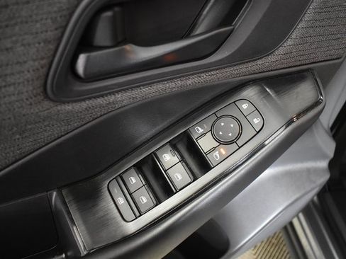 Used 2023 Nissan Rogue S image 8