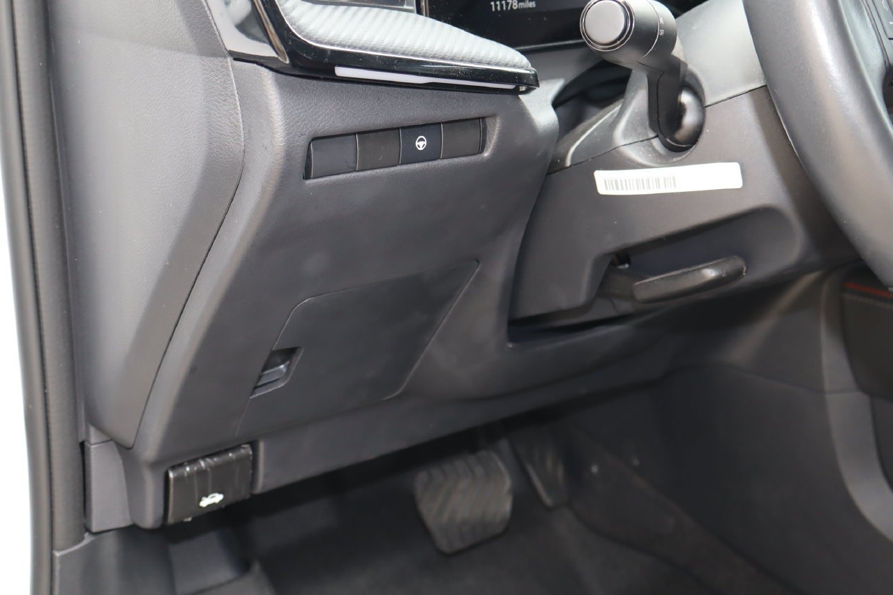 Used 2025 Nissan Kicks SR AWD/4WD image 22