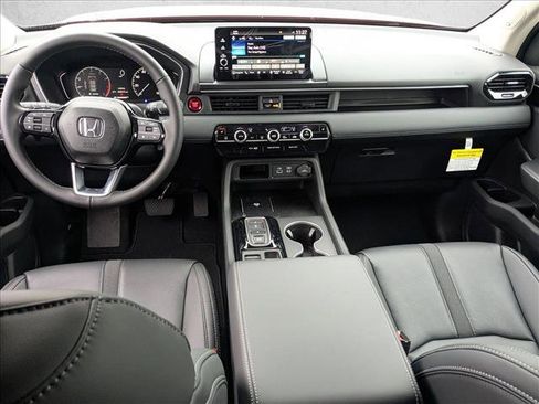 New 2025 Honda Pilot Touring image 15