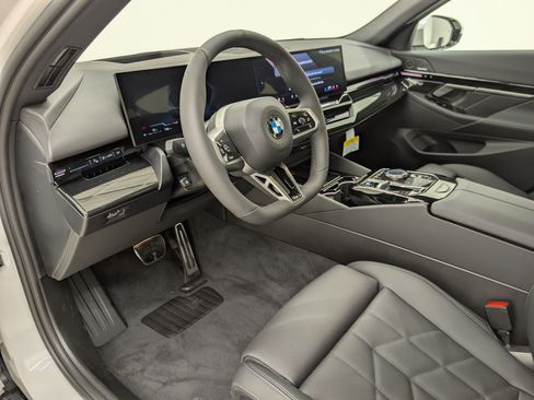 New 2026 BMW 530i xDrive w/ M Sport Package AWD/4WD image 4