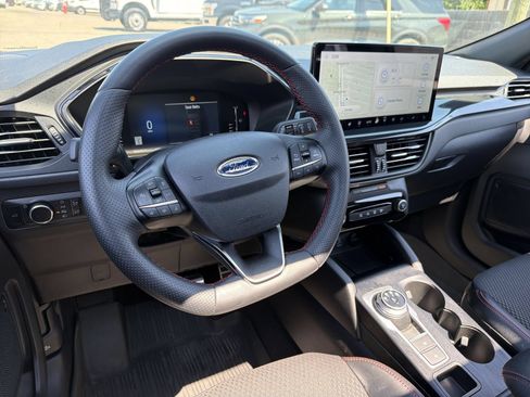 Used 2023 Ford Escape ST-Line w/ Tech Pack #1 AWD/4WD image 17