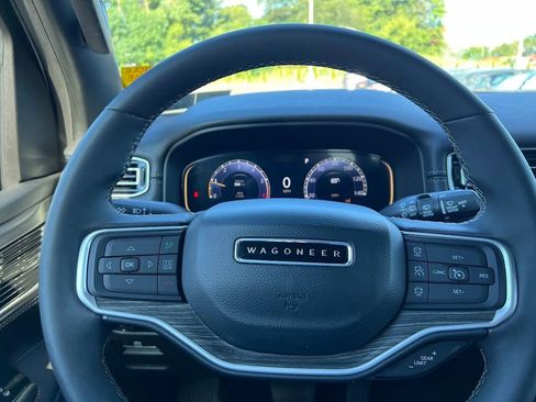 Used 2024 Jeep Wagoneer Series III image 11