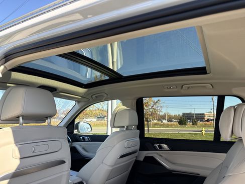 Used 2024 BMW X7 xDrive40i w/ Executive Package image 26