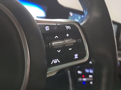 Certified 2022 Kia Carnival SX Prestige FWD image 28