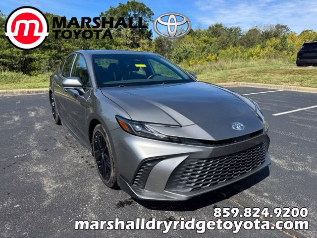 Used 2025 Toyota Camry SE FWD image 1