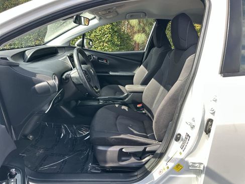 Used 2021 Toyota Prius Prime LE image 11