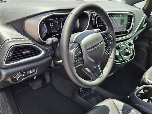 New 2027 Chrysler Pacifica Select FWD image 3