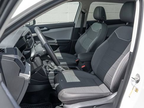 Used 2024 Volkswagen Taos SE w/ Panoramic Sunroof Package AWD/4WD image 5