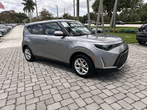 Used 2024 Kia Soul LX w/ Option Group 015 FWD image 16