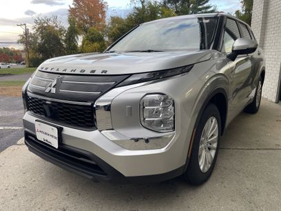 New 2025 Mitsubishi Outlander ES