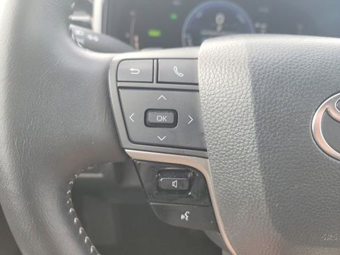 Used 2025 Toyota Camry SE image 13