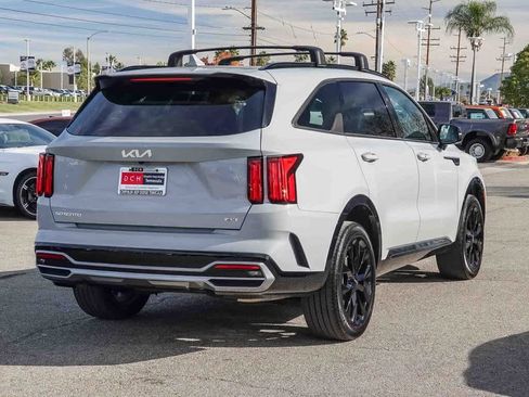 Used 2023 Kia Sorento SX image 4