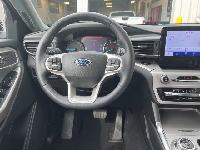 Used 2023 Ford Explorer XLT w/ Equipment Group 202A AWD/4WD image 24