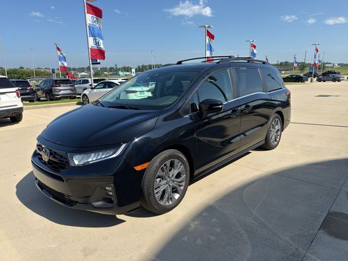 Used 2025 Honda Odyssey Touring image 1