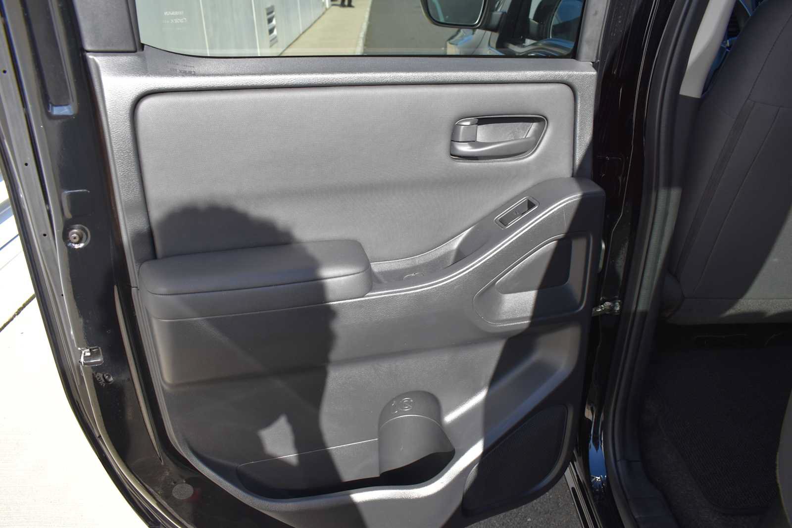 Used 2022 Nissan Frontier S w/ Technology Package AWD/4WD image 14
