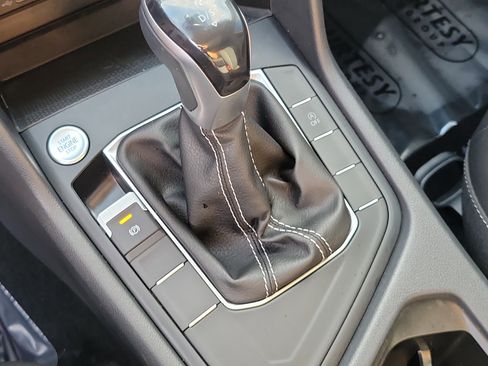 Used 2022 Volkswagen Taos SE w/ Panoramic Sunroof Package image 28