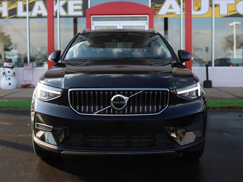 Used 2025 Volvo XC40 B5 Core AWD/4WD image 2