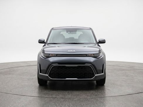 Used 2025 Kia Soul LX w/ LX Technology Package FWD image 2