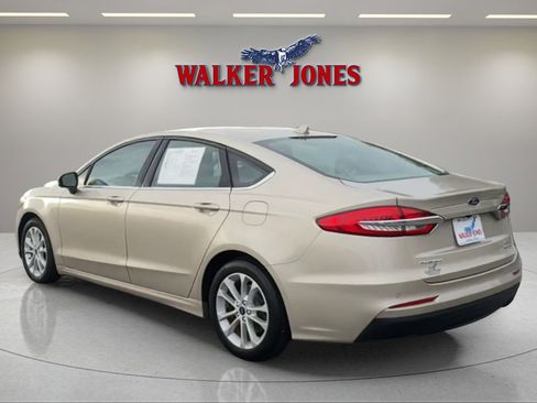 Used 2019 Ford Fusion SE image 5