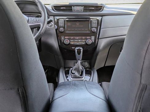 Used 2019 Nissan Rogue SV FWD image 5