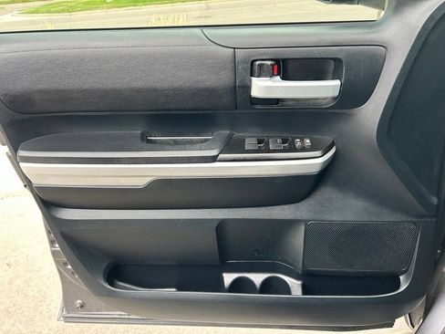 Used 2017 Toyota Tundra SR5 AWD/4WD image 10
