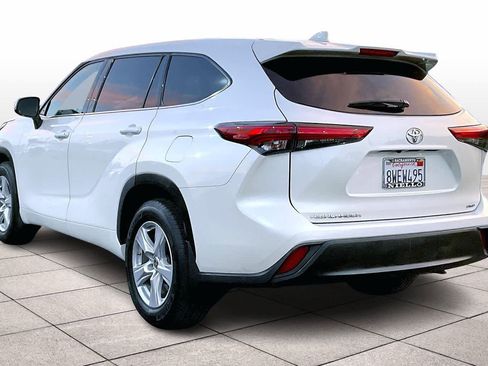 Used 2021 Toyota Highlander L image 14
