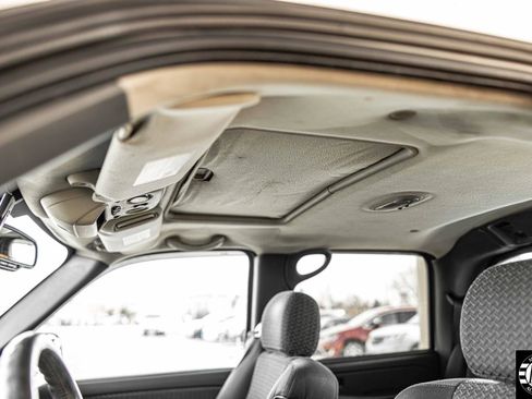 Used 2004 Chevrolet Avalanche 4x4 w/ Preferred Equipment Group image 8