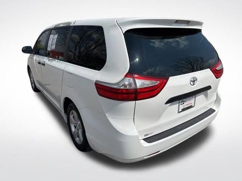 Used 2015 Toyota Sienna L image 3