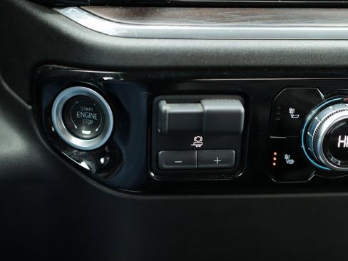 Used 2025 GMC Sierra 1500 SLT image 18