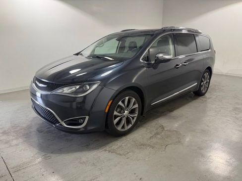 Used 2019 Chrysler Pacifica Limited w/ Tire & Wheel Group image 3