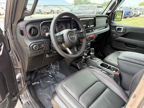 Used 2026 Jeep Wrangler Unlimited Rubicon AWD/4WD image 2