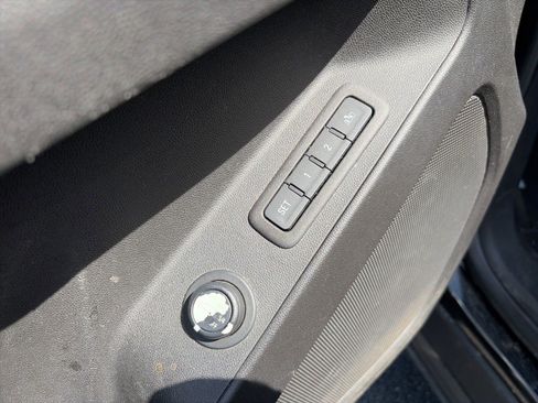 Used 2018 Chevrolet Equinox Premier FWD image 12