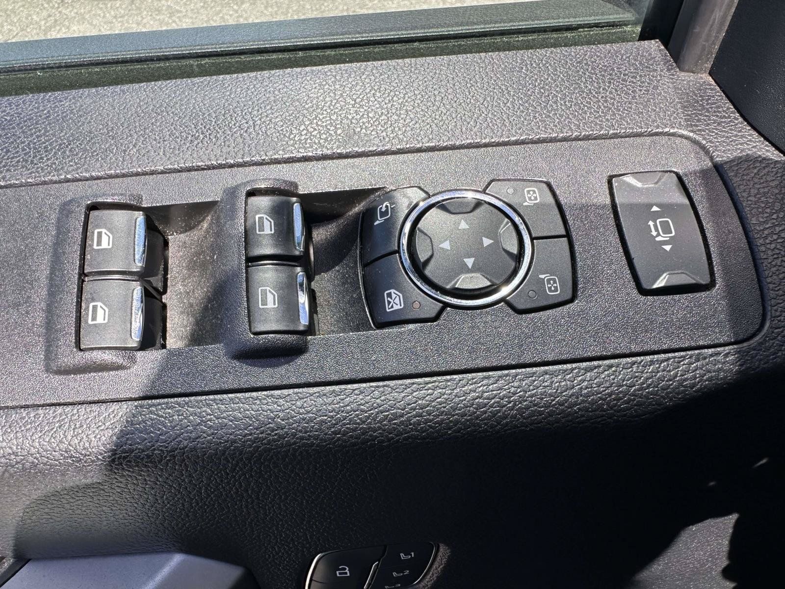 Used 2021 Ford F250 Lariat w/ Lariat Ultimate Package AWD/4WD image 11