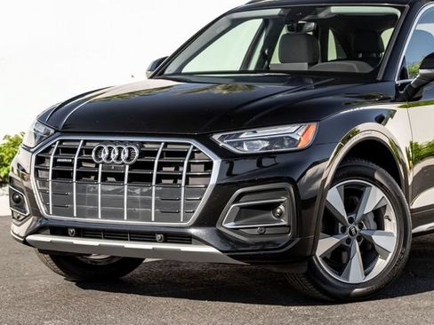 Used 2023 Audi Q5 Premium w/ Premium Plus Package AWD/4WD image 2