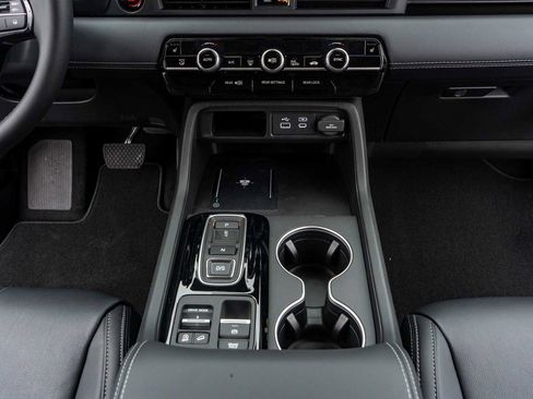 New 2025 Honda Pilot Touring image 24