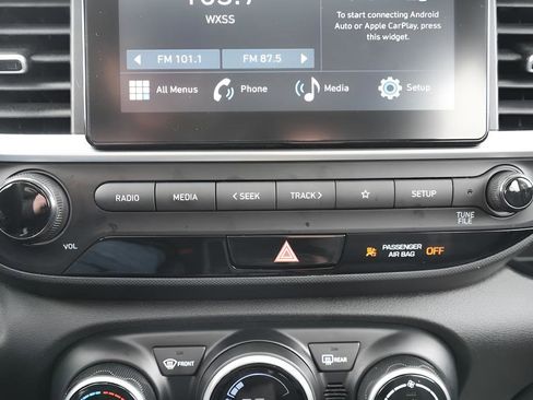 Certified 2025 Hyundai Venue SEL FWD image 34