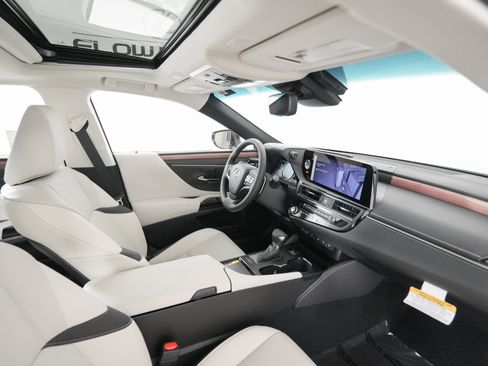 New 2025 Lexus ES 350 w/ Premium Package image 18