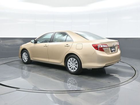 Used 2012 Toyota Camry LE image 5