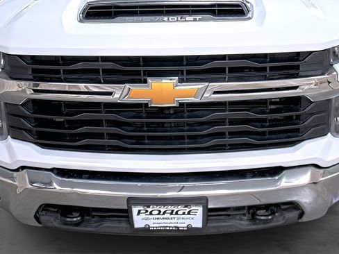 Used 2024 Chevrolet Silverado 2500 LT AWD/4WD image 10