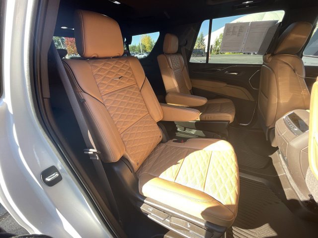 Used 2024 Cadillac Escalade Sport w/ Touring Package AWD/4WD image 28