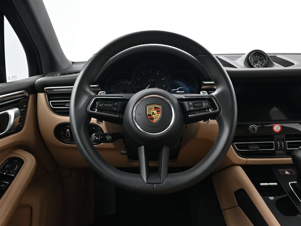 Certified 2023 Porsche Macan AWD/4WD image 13